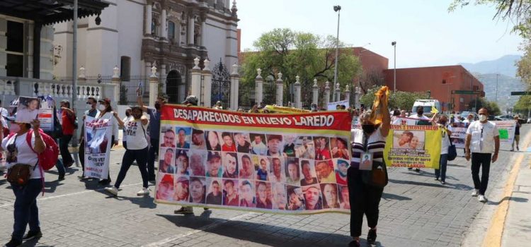 Colectivos marchan en Monterrey por sus familiares desaparecidos