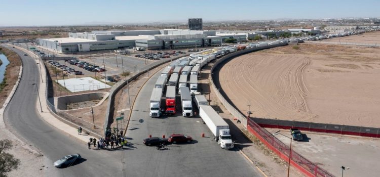 Luego de un acuerdo con el gobernador Samuel García, Abbott suspende inspecciones en frontera de Texas con Nuevo León