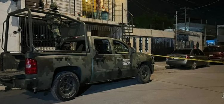 Asesinan a hombre y hieren a su esposa e hijas en Monterrey
