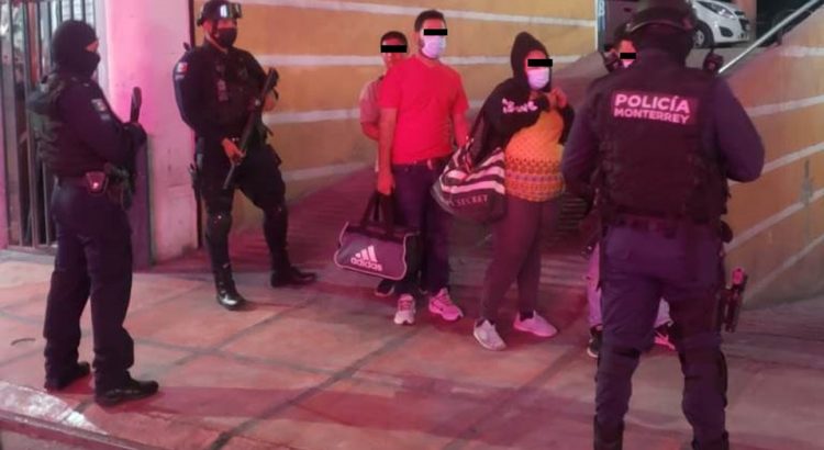 Encuentran a 12 migrantes en hotel del centro de Monterrey