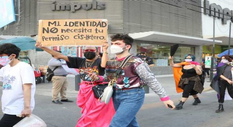 Marchan por la Visibilidad Trans en Monterrey