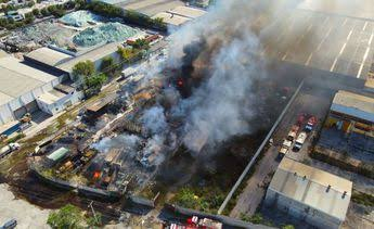 Se incendia recicladora de químicos en Nuevo León