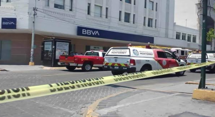 Se incendia sucursal bancaria en Monterrey