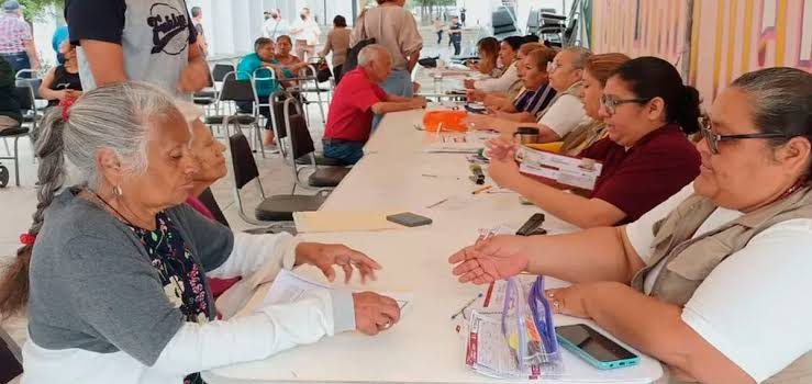 Bienestar anuncia suspensión de trámite de tarjeta de pensión en Monterrey