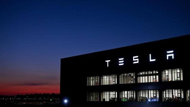 Universidad de Monterrey anuncia estudios enfocados en la llegada de Tesla