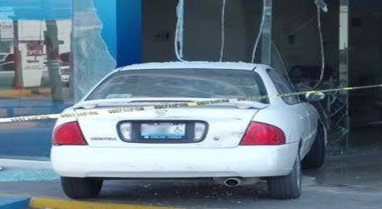 Hombre choca contra banco en Monterrey; iba a cobrar su pensión