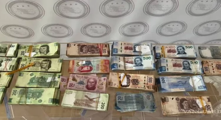 Nuevo León captura a dos hombres con más de medio millón de pesos oculto en tractocamión
