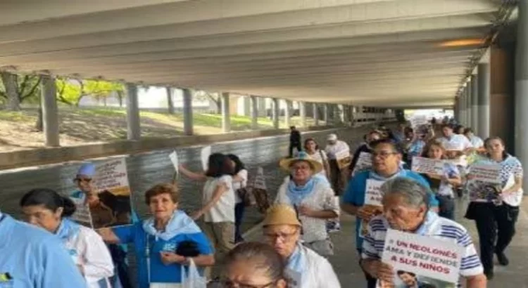 Marchan en Monterrey en contra de la despenalización del aborto