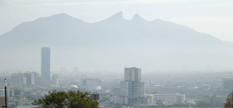 Contaminación del aire causa 2 mil 500 muertes al año en NL