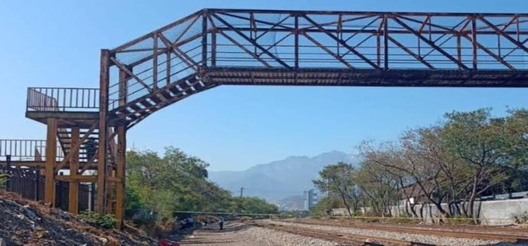 Localizan el cuerpo de hombre sobre vías del tren en Monterrey