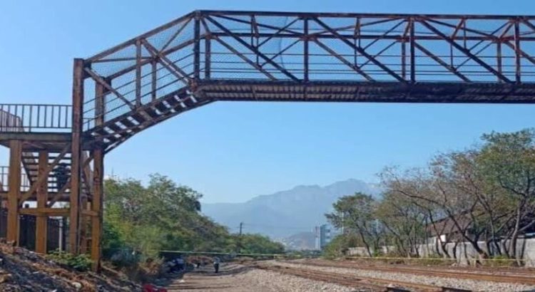 Localizan el cuerpo de hombre sobre vías del tren en Monterrey