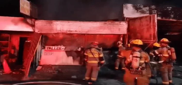 Cortocircuito causa incendio en taller mecánico de Monterrey
