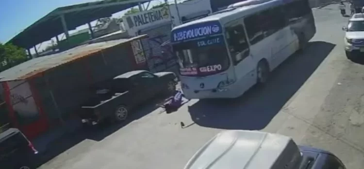 Mujer cae de ruta 223 en Nuevo León