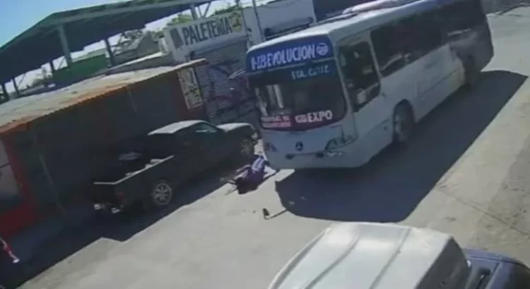 Mujer cae de ruta 223 en Nuevo León