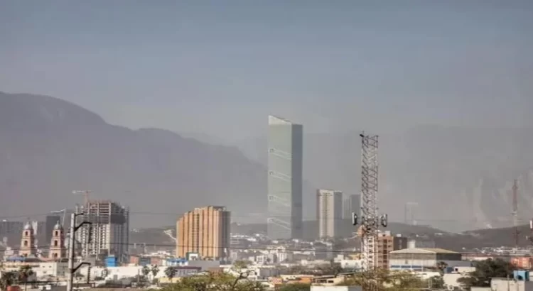 Prevalece mala calidad del aire en Nuevo León