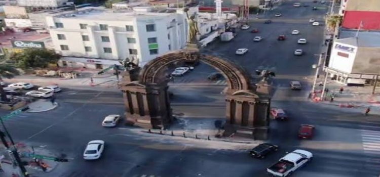 Reconoce Colosio retraso en obras del Arco de Independencia en Monterrey