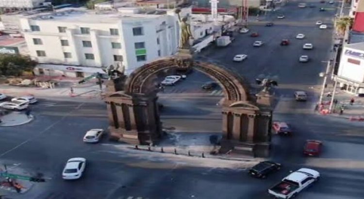 Reconoce Colosio retraso en obras del Arco de Independencia en Monterrey