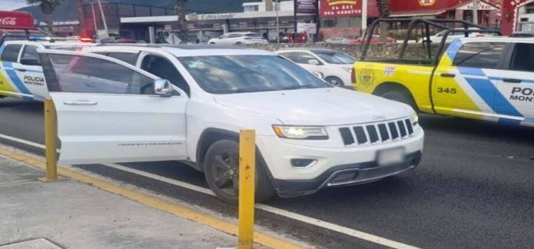 Policía de Monterrey recupera camioneta robada y detiene a hombre en zona Cumbres