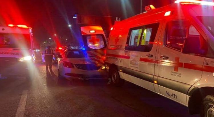 Atropellan a paramédico cuando atendía a lesionado en Monterrey