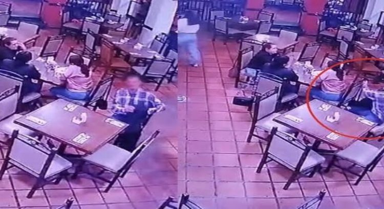 Hombre finge ser cliente de restaurante y roba bolso a mujer en Monterrey