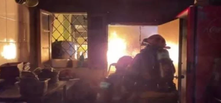 Trabajador sufre quemaduras por flamazo de tanque de gas en restaurante de Monterrey
