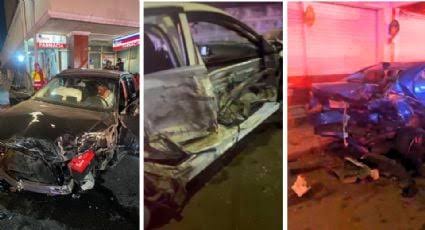 Conductor choca y destroza autos de una mujer en Monterrey