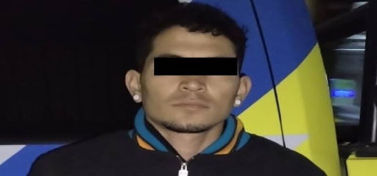 Detienen a joven venezolano tras ser sorprendido con 22 bolsas de mariguana en Nuevo León