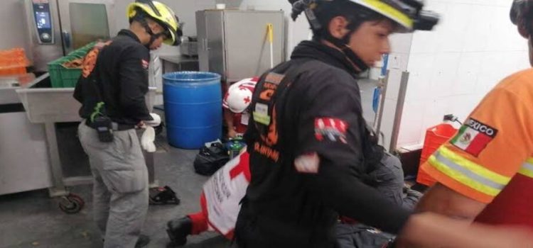 Hombre muere prensado al limpiar máquina en Carnicería Ramos en Monterrey