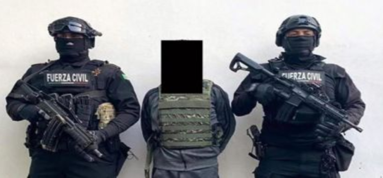 Detienen a hombre con armas y drogas al norte de Monterrey