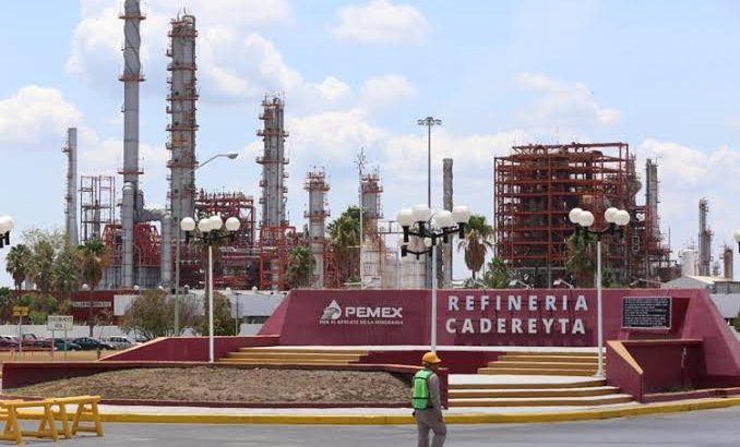 López Obrador rechaza que contaminación en Monterrey sea por refinería de Cadereyta