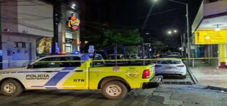 Atacan a balazos a hombre cerca de universidad privada en el Centro de Monterrey