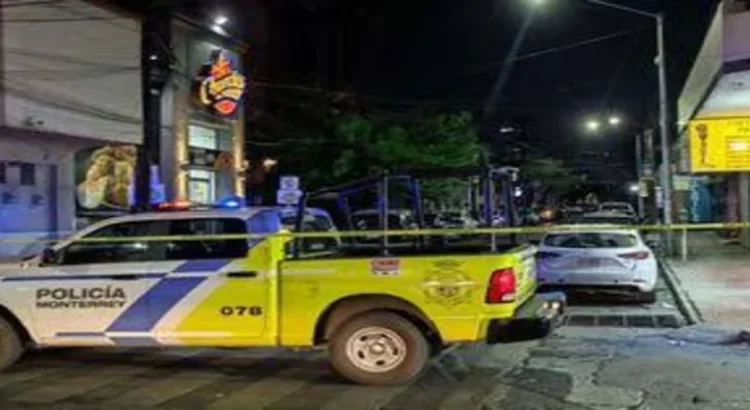 Atacan a balazos a hombre cerca de universidad privada en el Centro de Monterrey