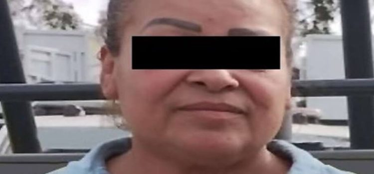 Mujer es detenida con droga y casi 90 mil pesos en efectivo en el Centro de Monterrey
