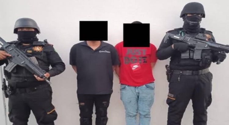 Detiene Fuerza Civil a dos hombres con arma en Monterrey