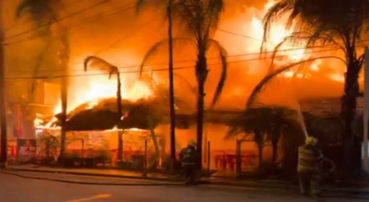 Aficionados de Monterrey incendian restaurante tras clásico regio
