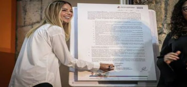 Mariana Rodríguez firma pacto por la Primera Infancia