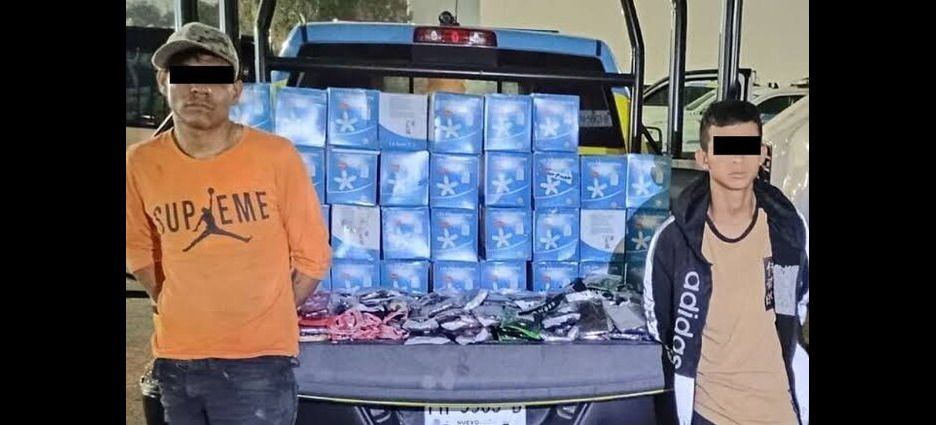 Detienen a 2 jóvenes tras presuntamente robar comercio en Monterrey