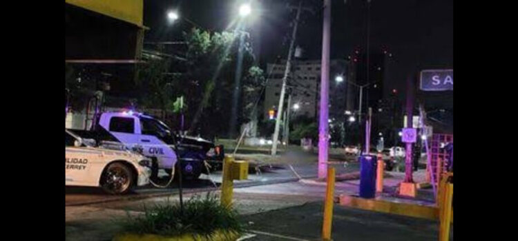 Muere mujer tras ser atropellada en la avenida Lázaro Cárdenas en Monterrey