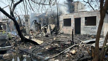 Fuego consume dos viviendas y una camioneta en La Alianza en Monterrey