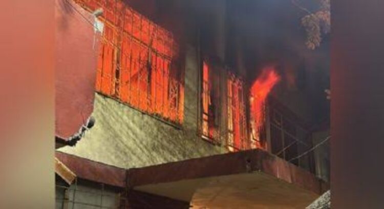Se incendia departamento en Condominios Constitución en Monterrey
