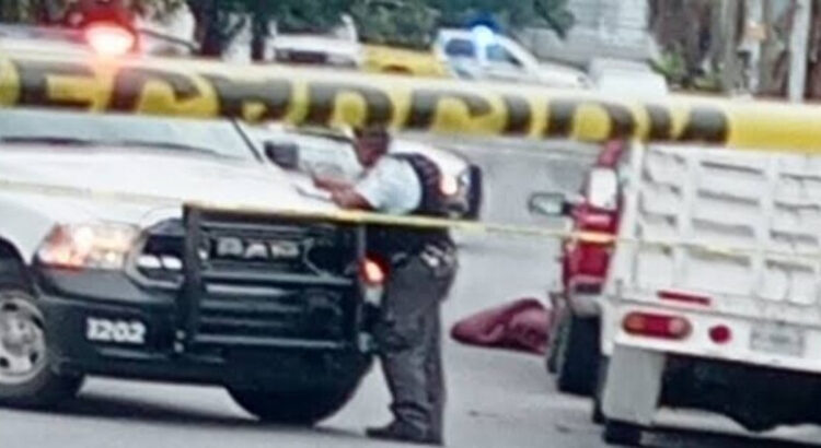 Encuentran cuerpo encobijado y maniatado en Monterrey