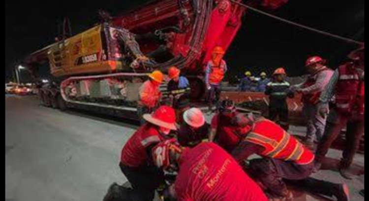 Trabajador se lesiona al caer de retroexcavadora en obras de L4 del Metro en Monterrey