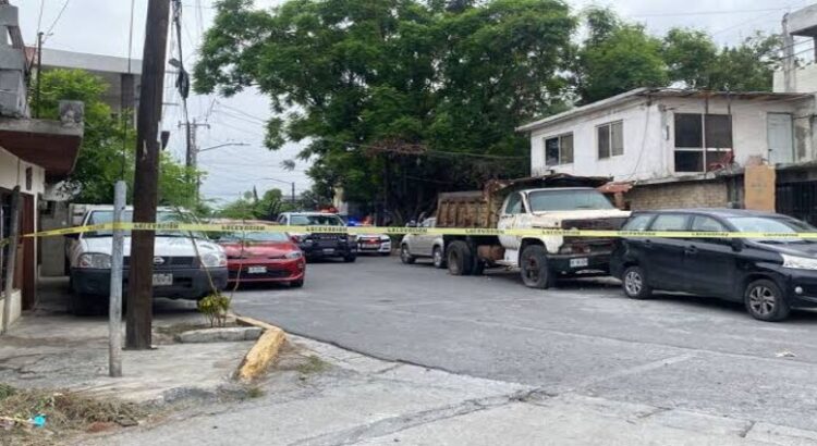 Localizan cuerpo de hombre con impacto de bala al interior de un domicilio en Monterrey