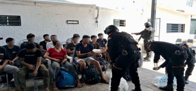 Rescatan a 18 migrantes en casa de Monterrey, Nuevo León