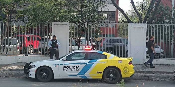 Amenaza de tiroteo causa alarma en secundaria en el Centro de Monterrey