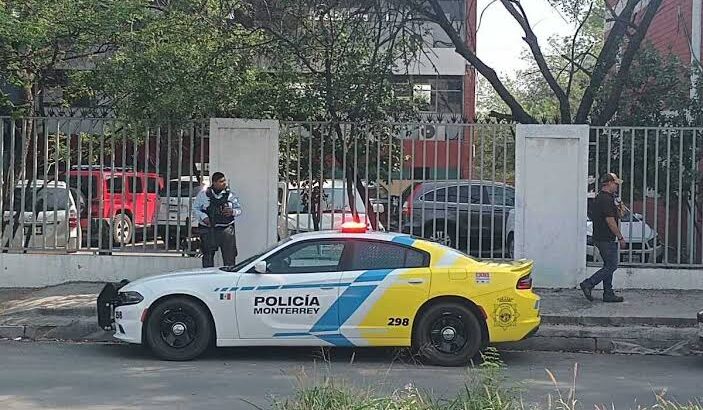 Amenaza de tiroteo causa alarma en secundaria en el Centro de Monterrey