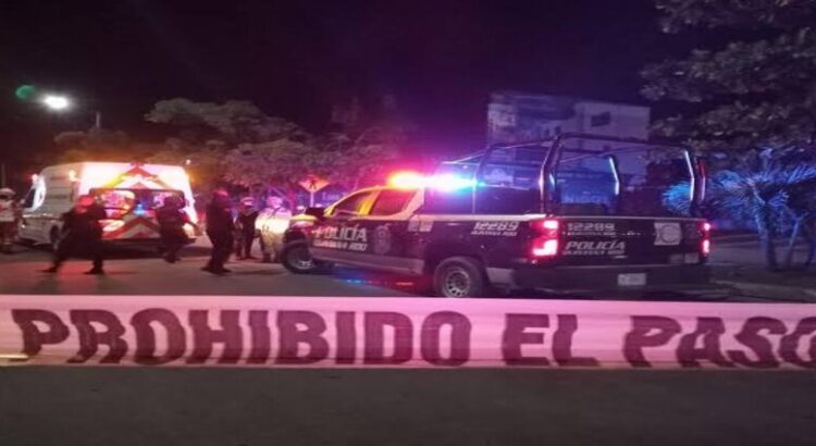 Localizan cuerpo maniatado afuera de residencia en Monterrey