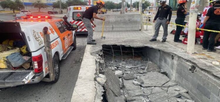 Cae piso en estación de Transmetro en Monterrey