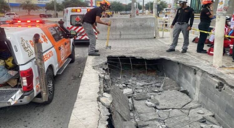 Cae piso en estación de Transmetro en Monterrey