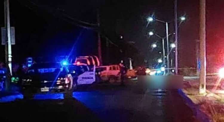 Muere menor tras chocar su motocicleta contra una camioneta en Monterrey